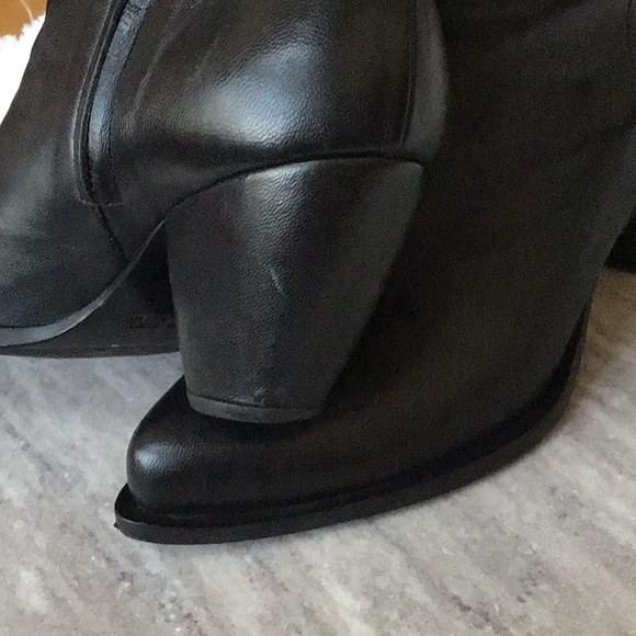 ALBERTO ZAGO Black Leather Booties With Pearl Details On The Ankle Area. - Picture 14 of 14